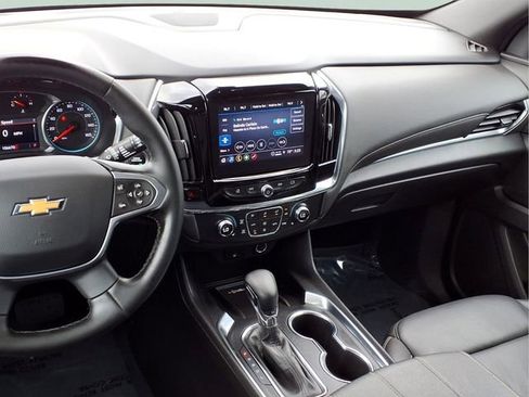 Used 2023 Chevrolet Traverse LT image 5
