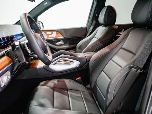 Used 2025 Mercedes-Benz GLS 450 4MATIC image 17