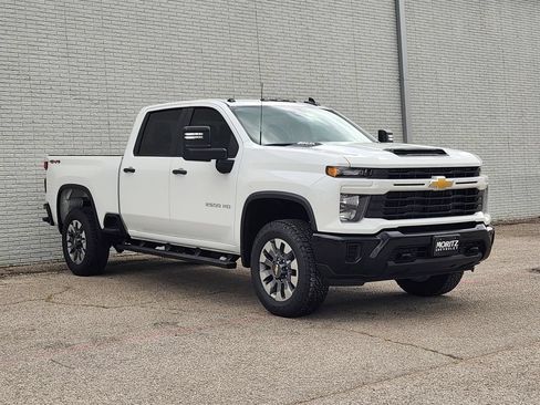 New 2026 Chevrolet Silverado 2500 Custom w/ Custom Value Package AWD/4WD image 2