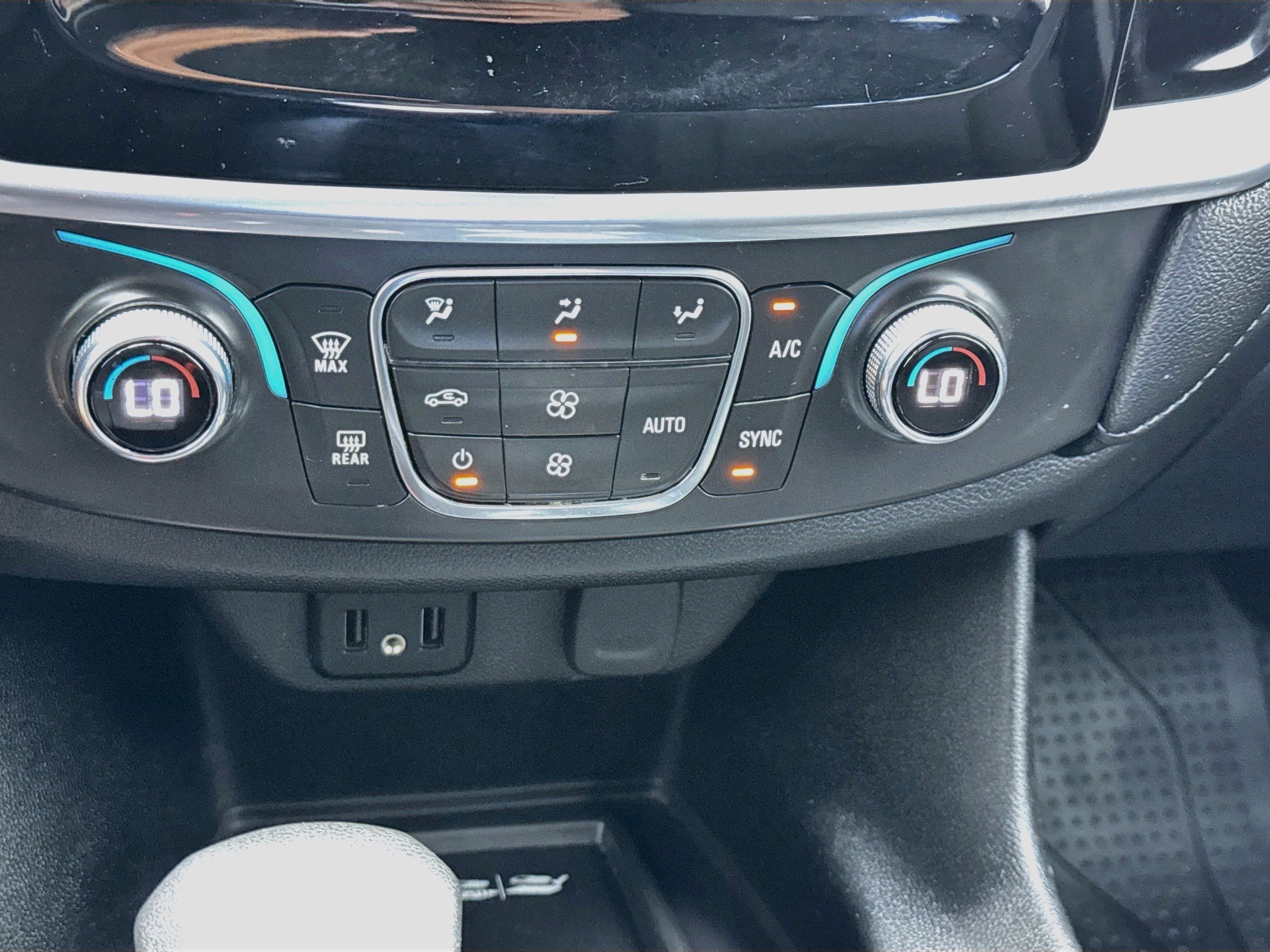 Used 2023 Chevrolet Traverse LT FWD image 12