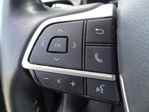 Used 2022 Toyota Highlander LE AWD/4WD image 17