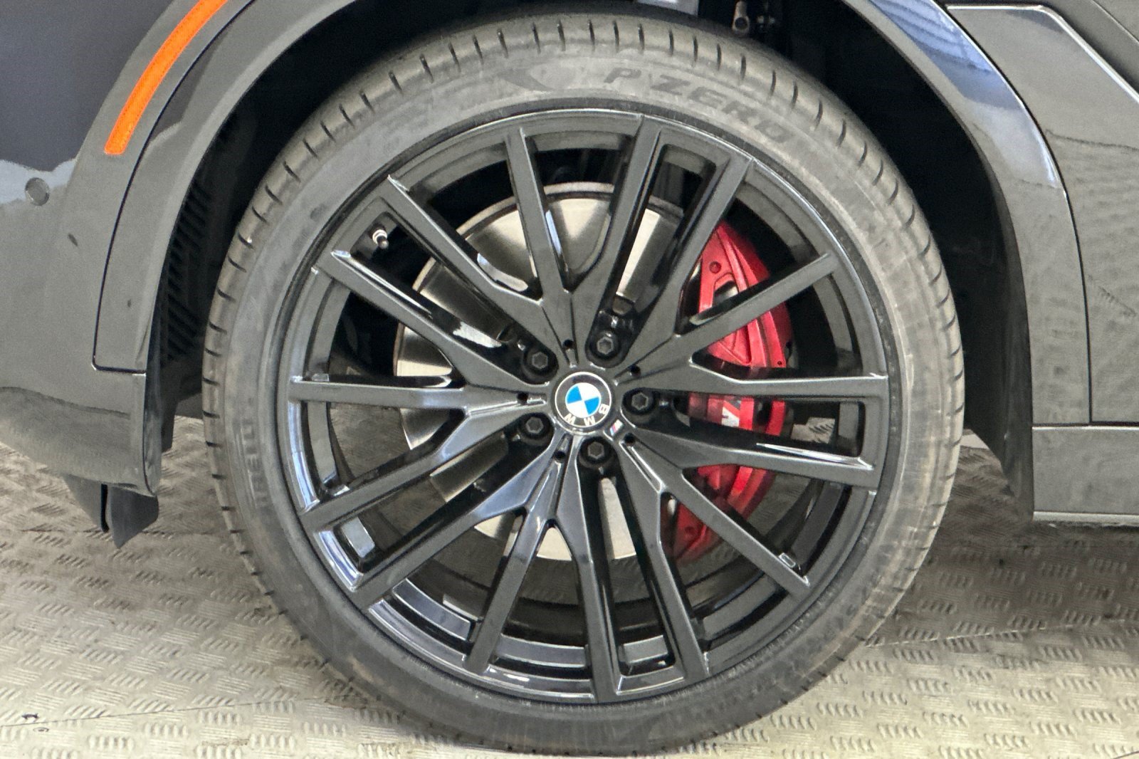 Certified 2025 BMW X6 xDrive40i w/ Premium Package AWD/4WD image 12