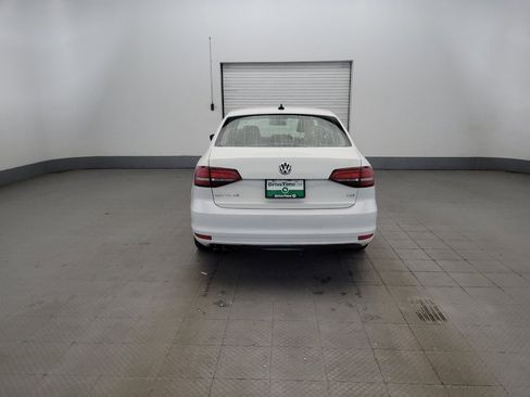 Used 2017 Volkswagen Jetta SE FWD image 6