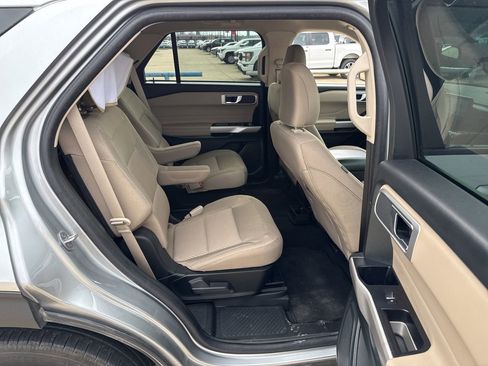 Used 2023 Ford Explorer XLT w/ Class IV Trailer Tow Package image 12