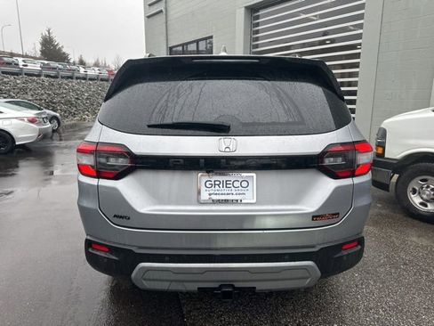 Used 2024 Honda Pilot TrailSport image 5