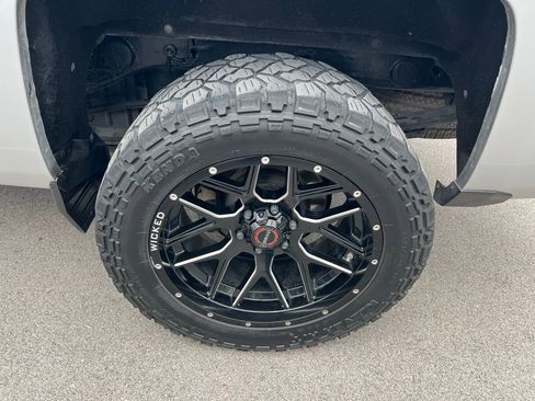 Used 2018 Chevrolet Silverado 1500 LT w/ All Star Edition AWD/4WD image 13