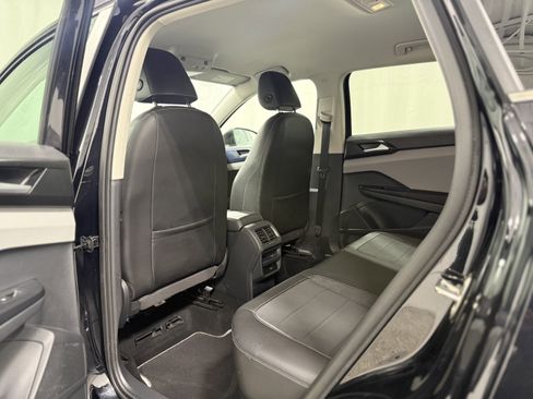 Certified 2023 Volkswagen Taos SE w/ Black Wheel Package image 27