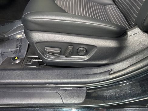 Used 2023 Toyota Camry SE image 11