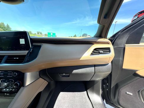 Used 2024 Chevrolet Tahoe Premier w/ Premium Package image 24