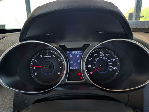 Used 2012 Hyundai Veloster FWD image 12