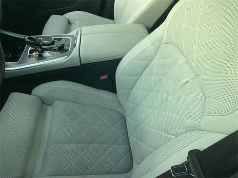 Used 2023 BMW X5 xDrive40i w/ M Sport Package image 5