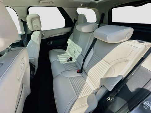 Certified 2025 Land Rover Discovery Dynamic SE AWD/4WD image 25
