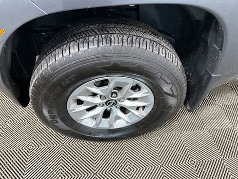 Used 2024 Nissan Frontier SV image 10