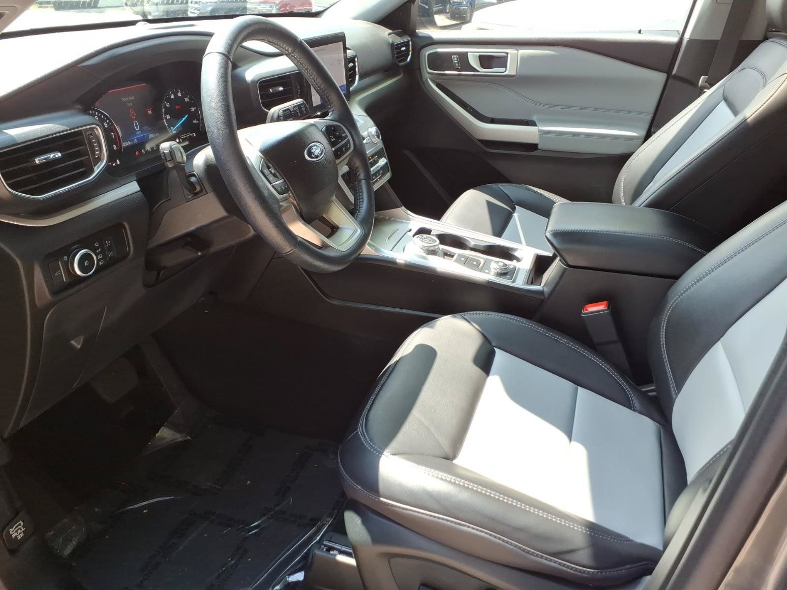 Used 2023 Ford Explorer XLT w/ Equipment Group 202A AWD/4WD image 12