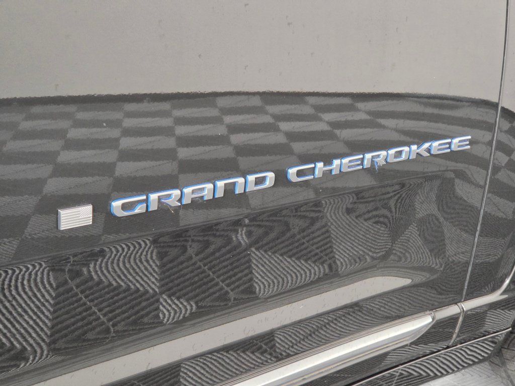 Used 2023 Jeep Grand Cherokee Summit w/ Advanced Protech Group IV AWD/4WD image 42