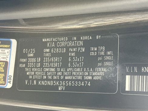 Used 2025 Kia Carnival FWD image 12