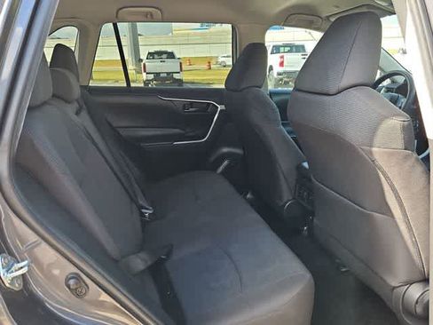 Used 2023 Toyota RAV4 LE AWD/4WD image 17
