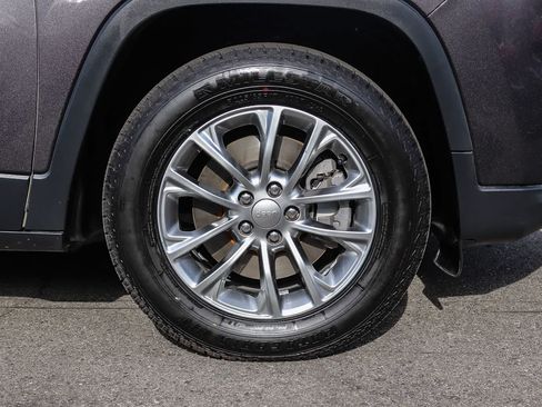 Used 2019 Jeep Cherokee Latitude Plus FWD image 10