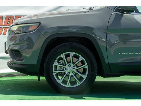 Used 2021 Jeep Cherokee Latitude Lux w/ Mopar Interior Package AWD/4WD image 22