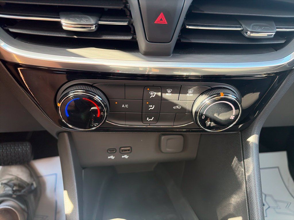 Used 2024 Buick Encore GX Sport Touring FWD image 23