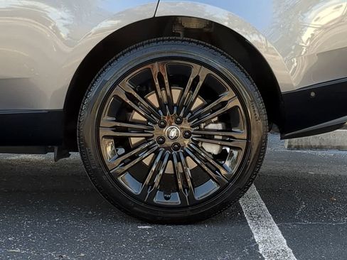 Used 2025 Land Rover Range Rover SE image 14