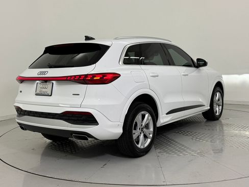 Certified 2025 Audi Q5 Premium image 9