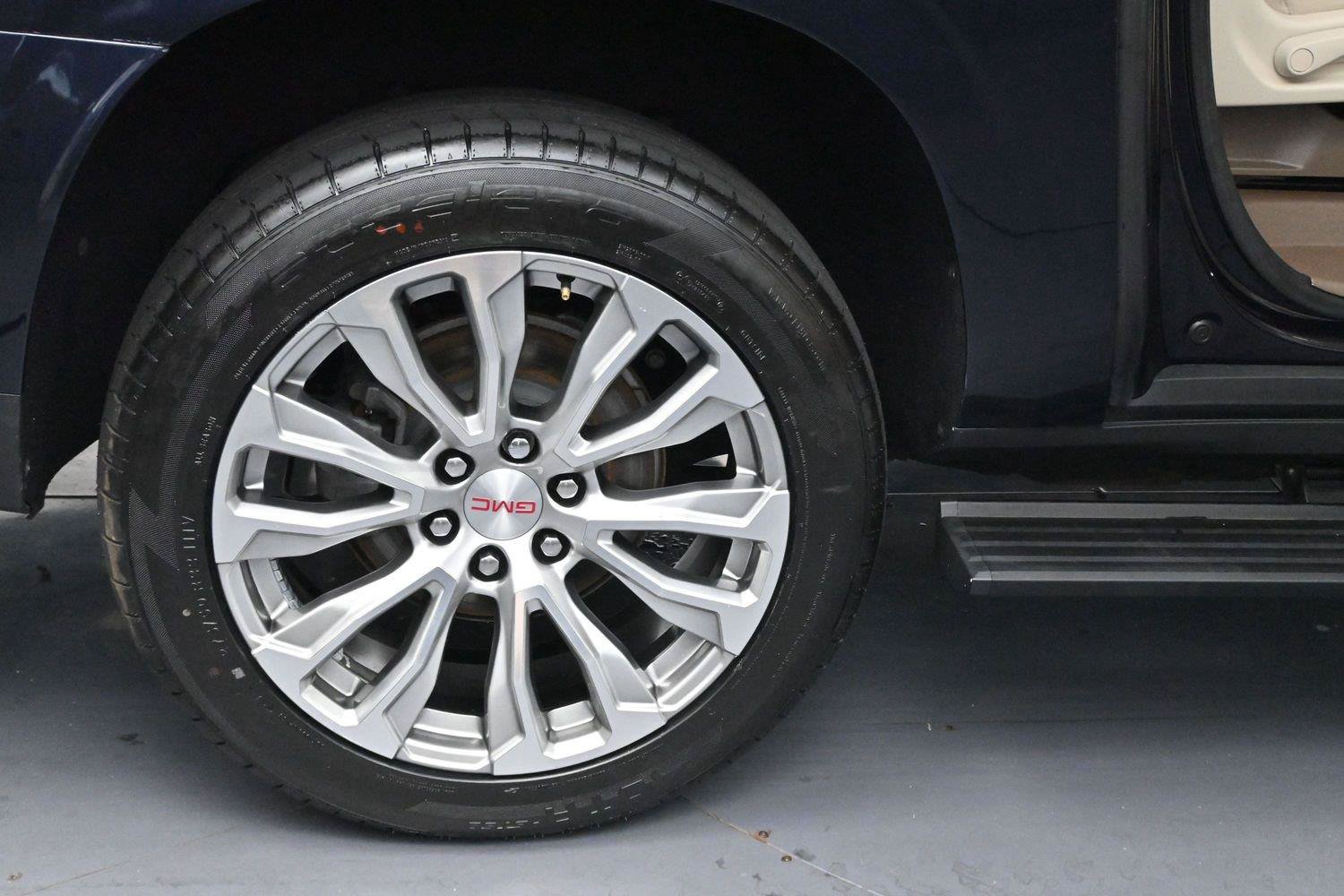 Used 2023 GMC Yukon XL Denali AWD/4WD image 41
