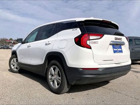 Used 2024 GMC Terrain SLE image 3