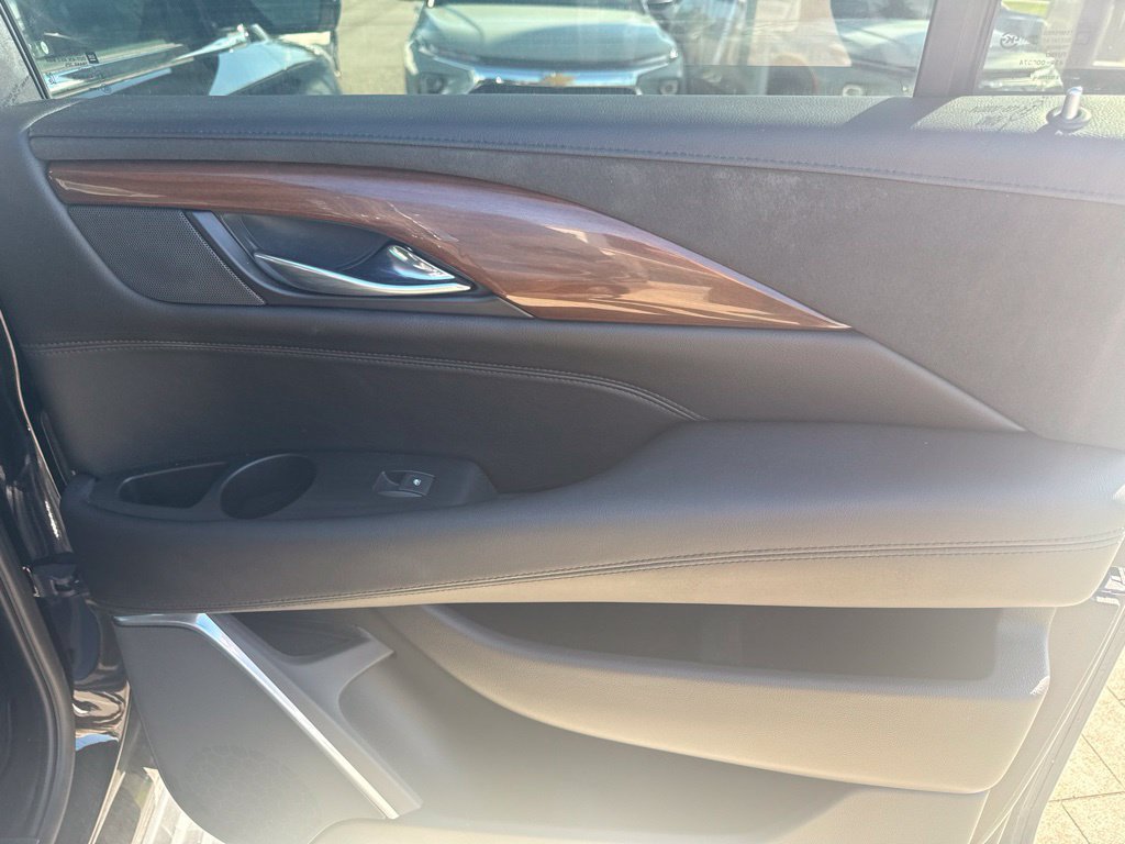 Used 2020 Cadillac Escalade ESV Luxury RWD image 12