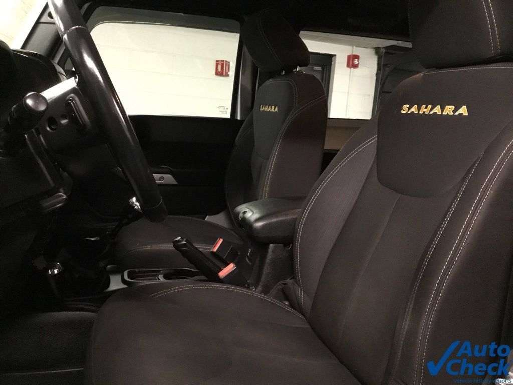 Used 2014 Jeep Wrangler Sahara w/ Dual Top Group AWD/4WD image 29