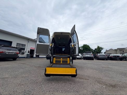 Used 2014 Ford E-350 and Econoline 350 Extended Super Duty w/ Power Group RWD image 13