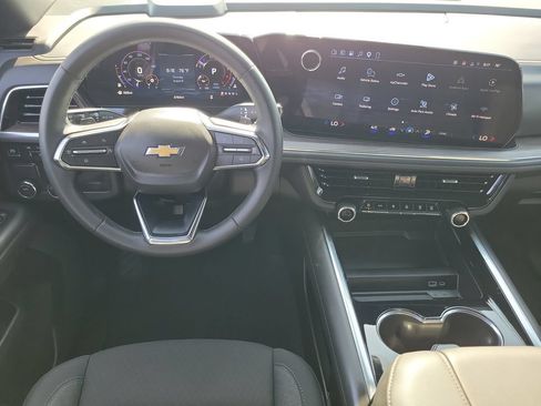 Used 2026 Chevrolet Suburban LS RWD image 4