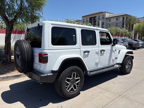 Used 2025 Jeep Wrangler Unlimited Sahara AWD/4WD image 3