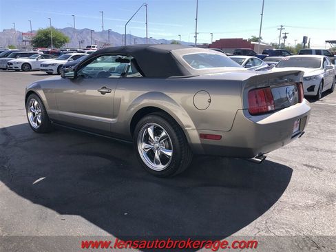 Used 2005 Ford Mustang Premium RWD image 9
