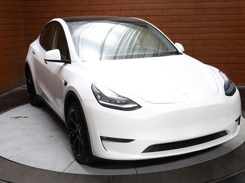 Used 2023 Tesla Model Y Long Range image 43