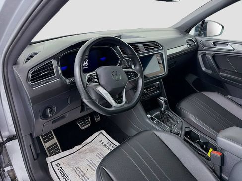 Used 2024 Volkswagen Tiguan SE R-Line AWD/4WD image 9