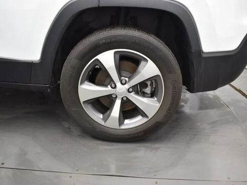 Used 2022 Jeep Cherokee Limited AWD/4WD image 38