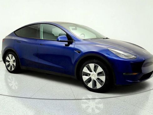 Used 2023 Tesla Model Y Long Range AWD/4WD image 3