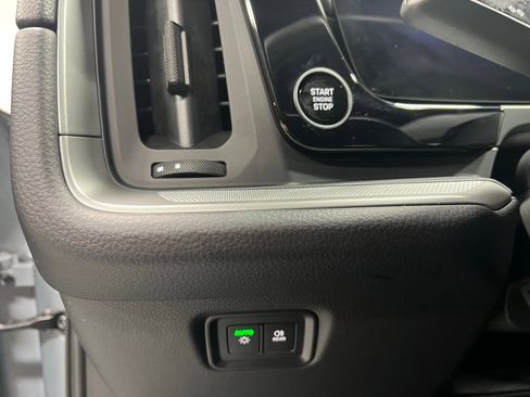 Used 2024 Porsche Cayenne Base w/ Premium Package image 19