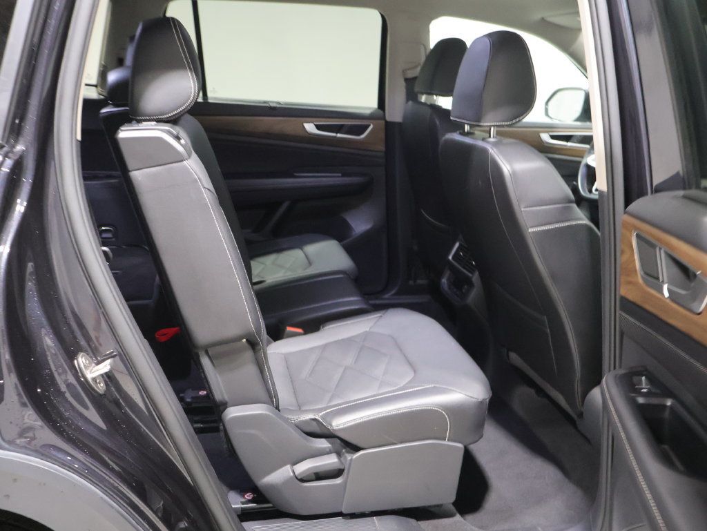 Used 2025 Volkswagen Atlas SE AWD/4WD image 19