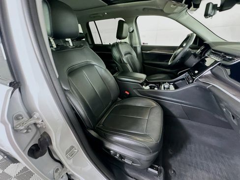 Used 2022 Jeep Grand Cherokee Limited 4xe w/ Luxury Tech Group II image 32