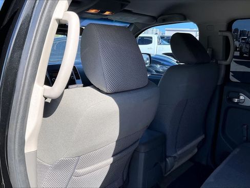 Used 2016 Nissan Frontier S RWD image 12