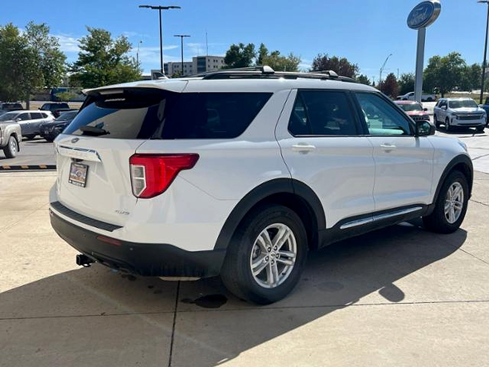 Used 2022 Ford Explorer XLT AWD/4WD image 5