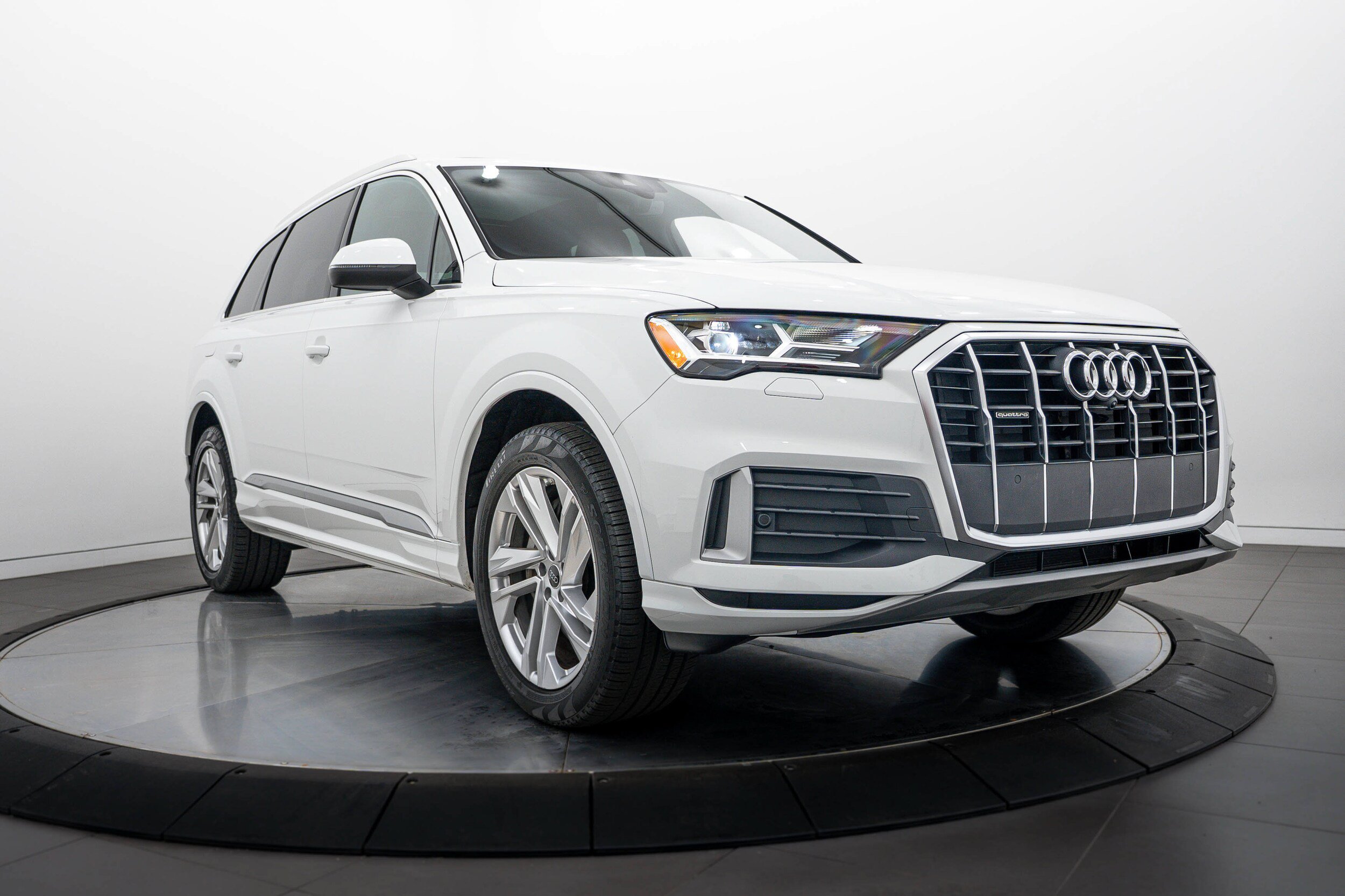 Certified 2023 Audi Q7 2.0T Premium w/ Towing Package AWD/4WD image 1