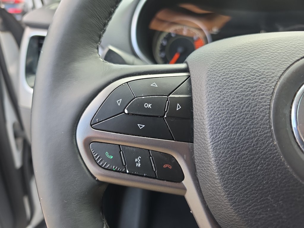 Used 2019 Jeep Cherokee Limited FWD image 23