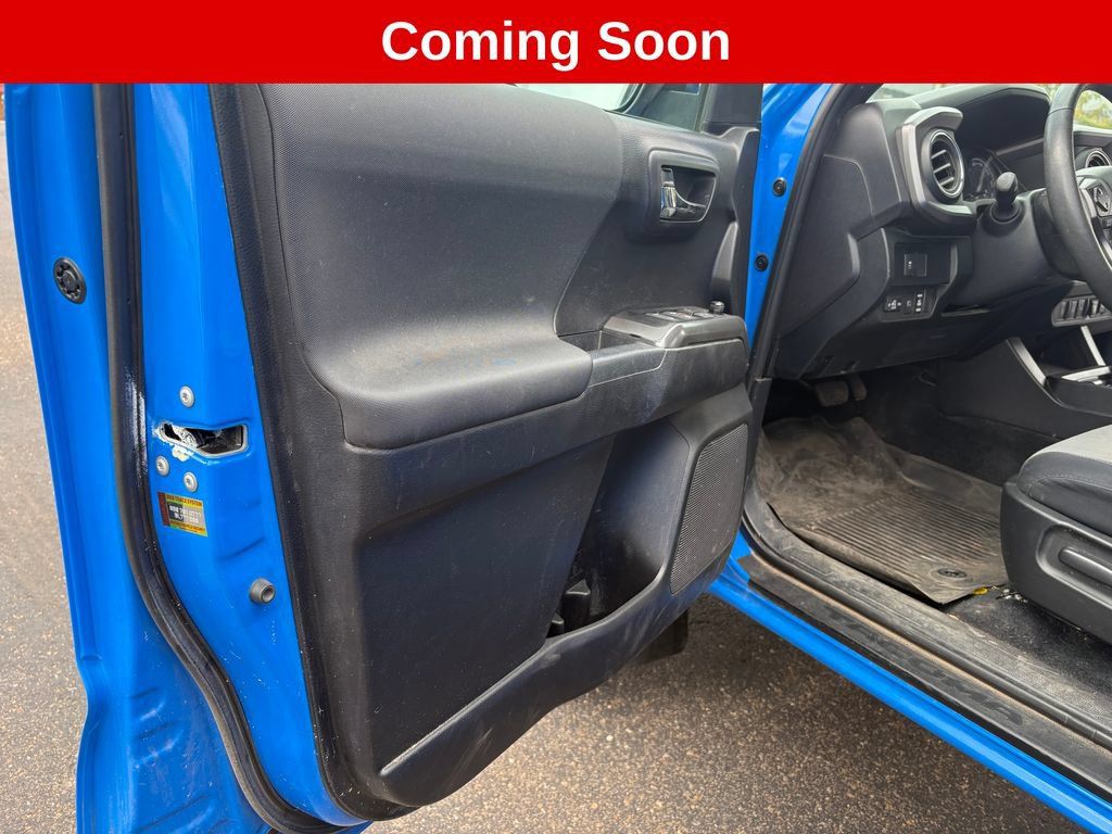 Used 2021 Toyota Tacoma TRD Off-Road w/ Technology Package AWD/4WD image 7