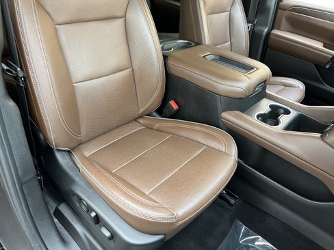 Used 2021 Chevrolet Suburban High Country w/ Premium Package AWD/4WD image 26