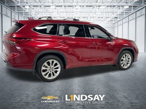 Used 2021 Toyota Highlander Limited image 2