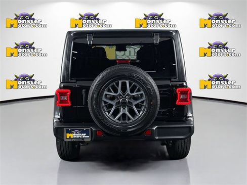Used 2024 Jeep Wrangler Sahara image 6