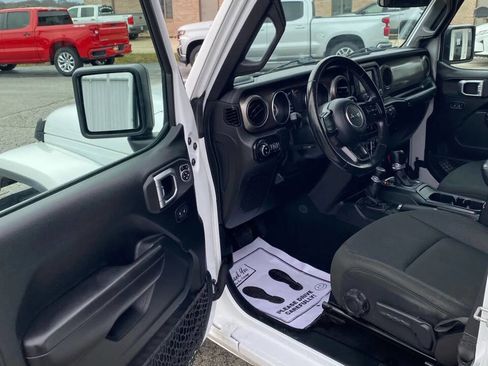 Used 2020 Jeep Gladiator Sport w/ Quick Order Package 24S image 11